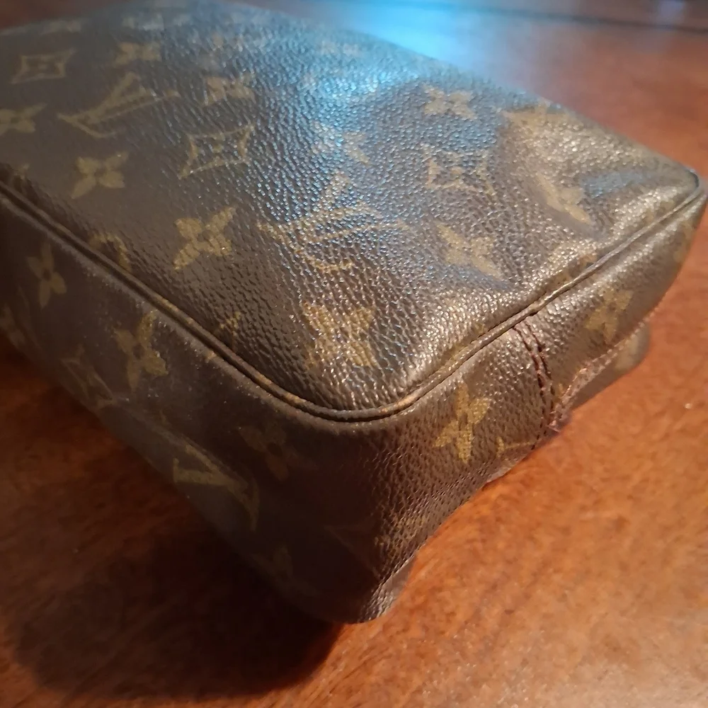 Louis Vuitton Brown Monogram Clutch - Picture 7 of 15